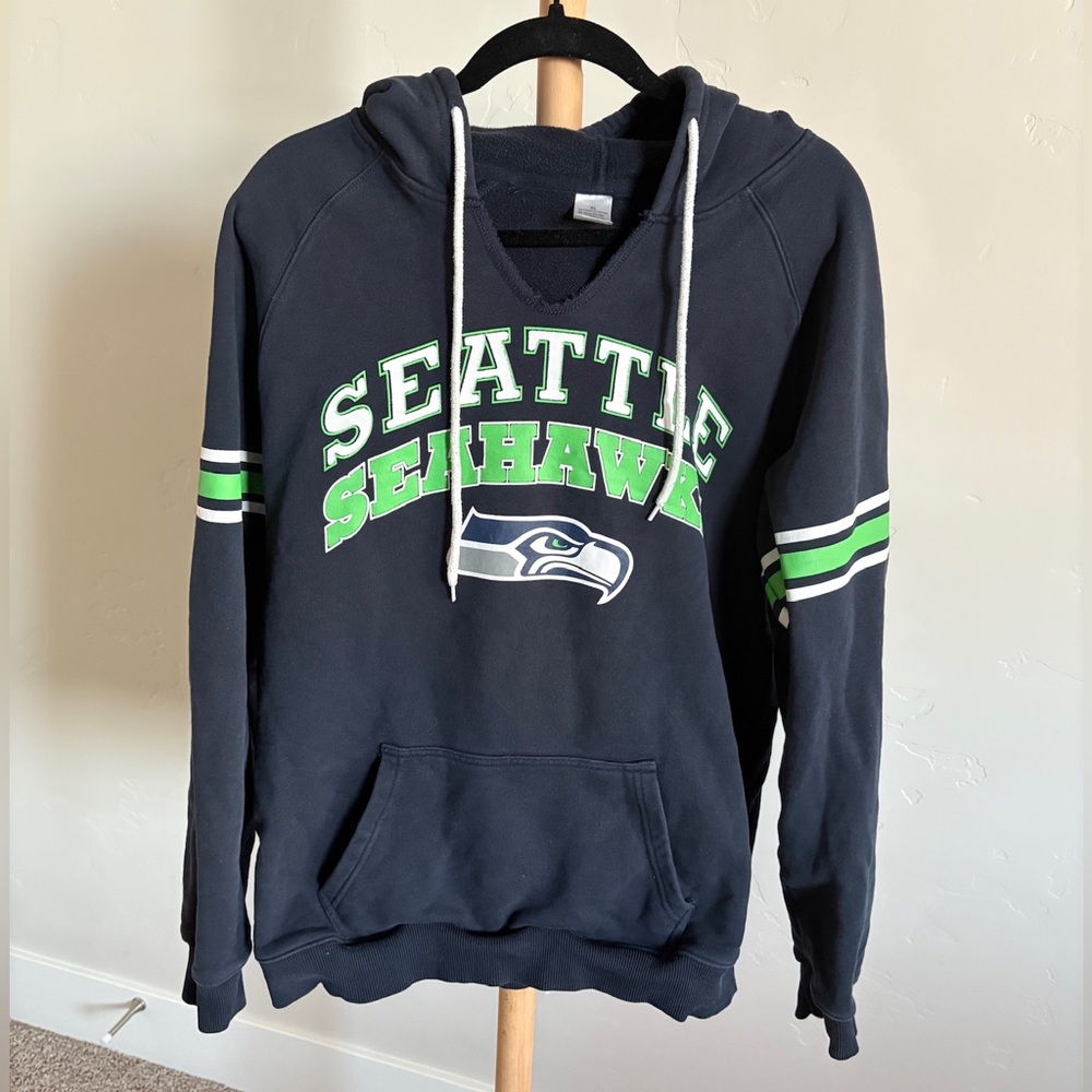 Women’s Seahawks sweatshirt